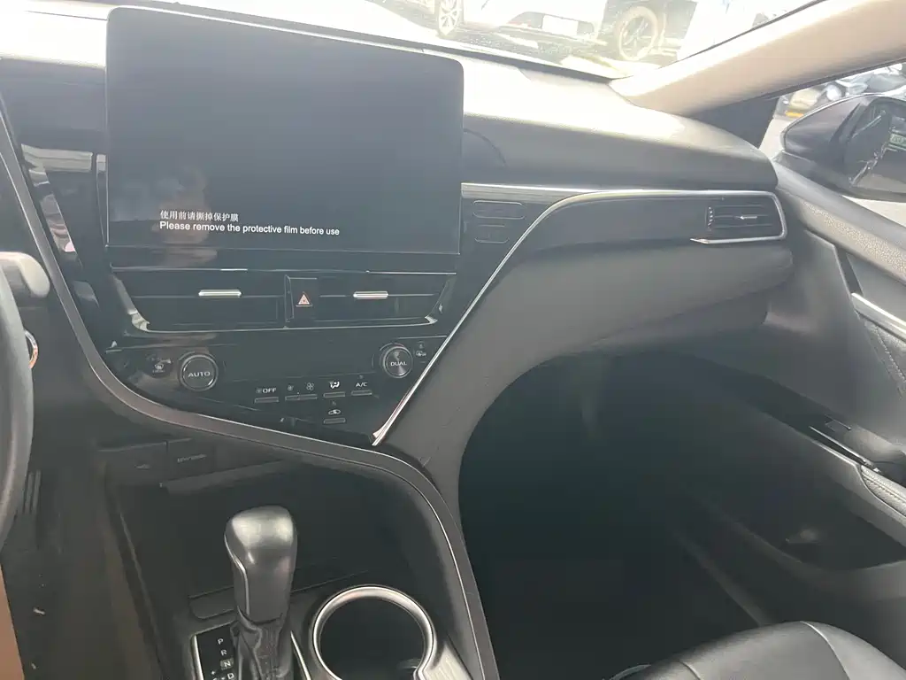 Toyota Camry 2023 — фото 11