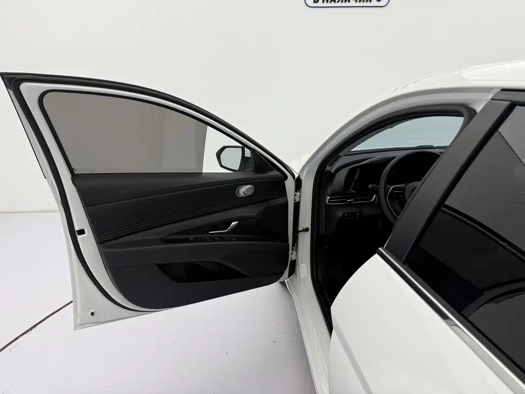 Hyundai Elantra 2023 — фото 21