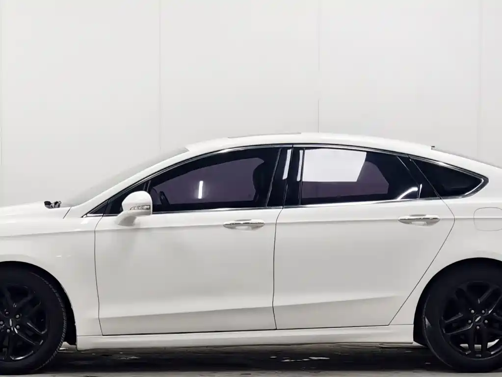Ford Mondeo 2015 — фото 7