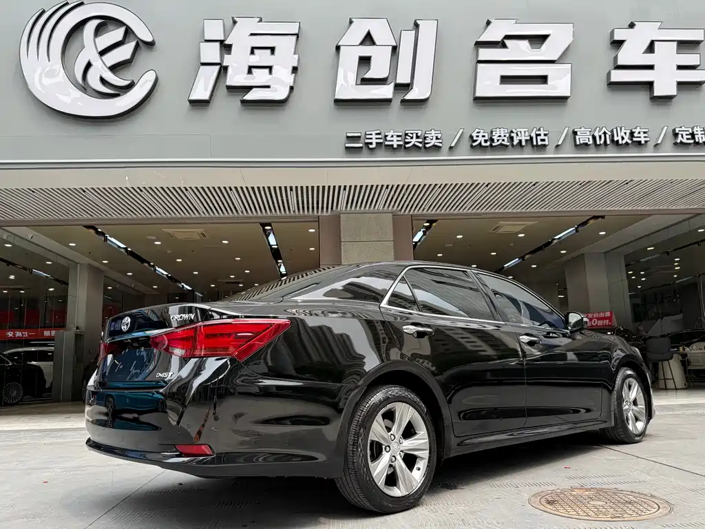 Toyota Crown 2016 — фото 7