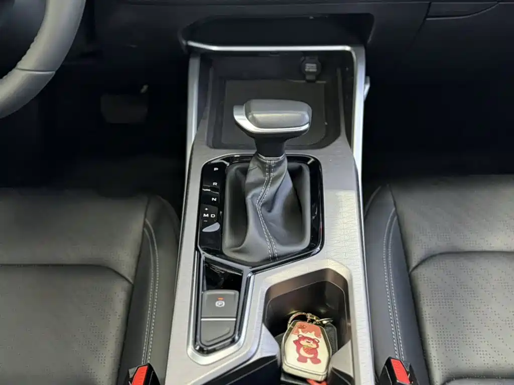 Geely Emgrand 2022