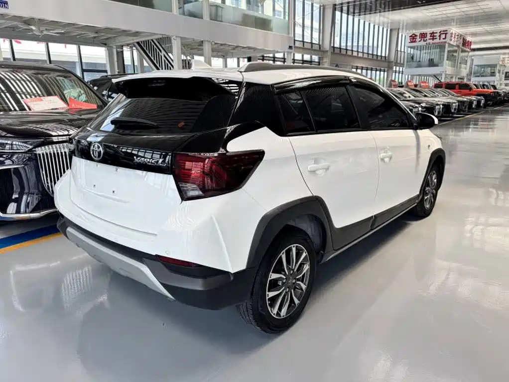 Toyota Yaris L 2021 — фото 4