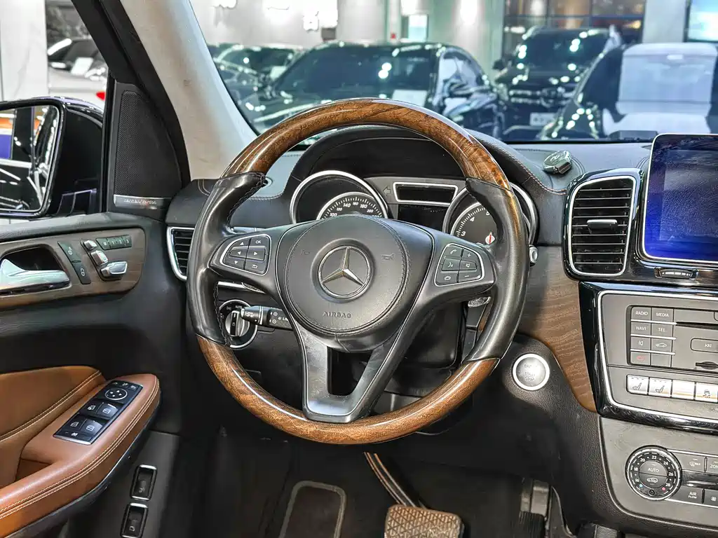 Mercedes-Benz GLS 2016 — фото 21