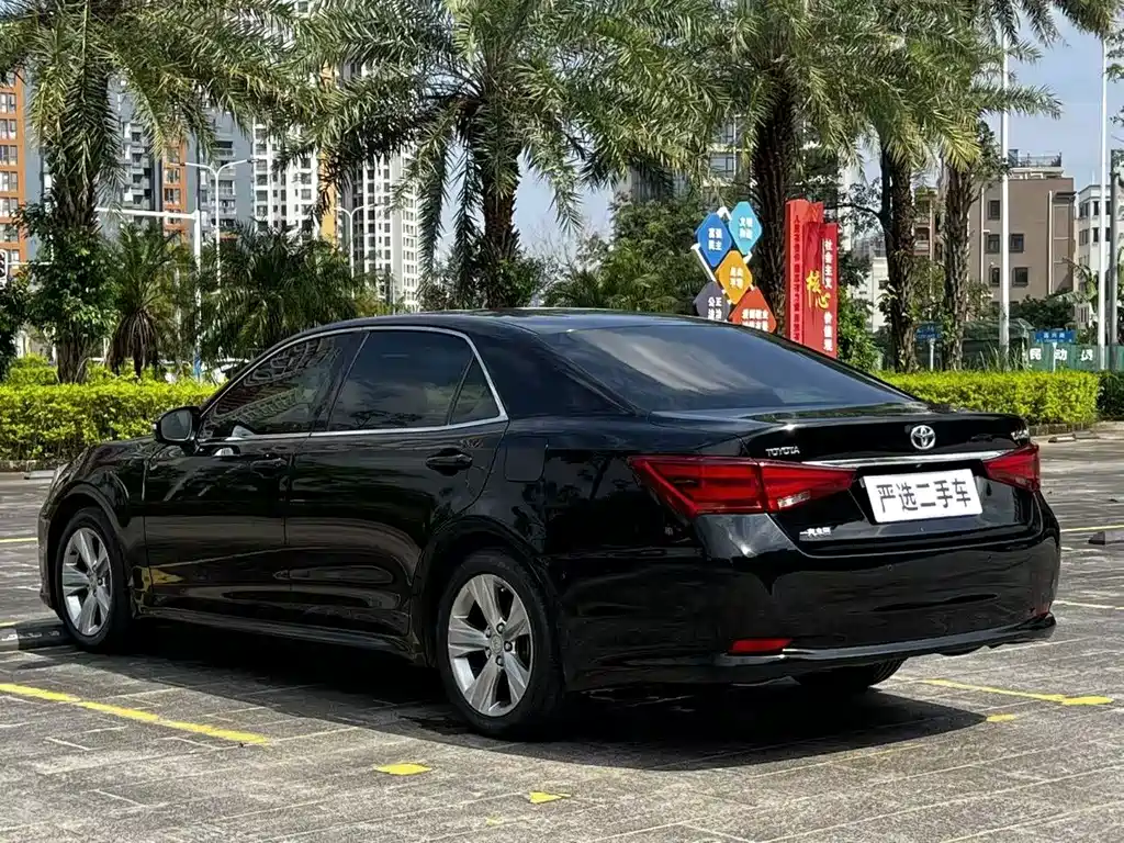 Toyota Crown 2017 — фото 9