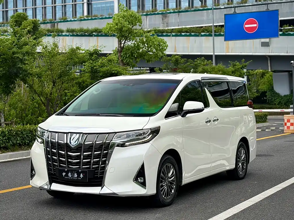 Toyota Alphard 2021 — фото 1