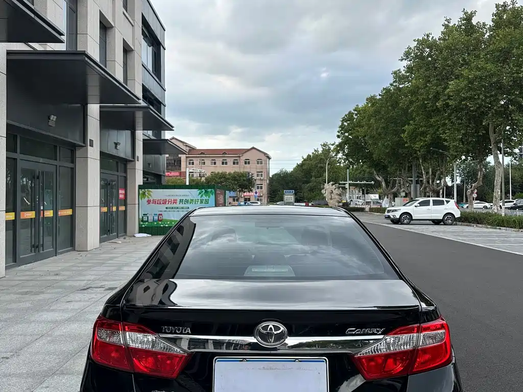 Toyota Camry 2014 — фото 5