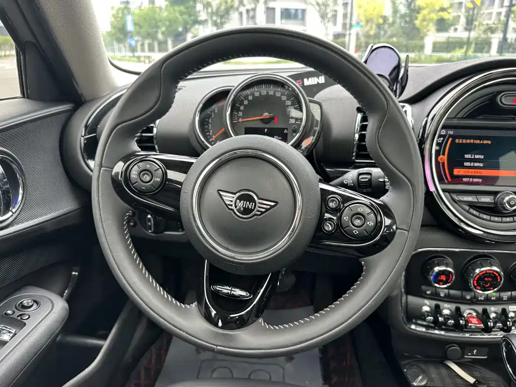 MINI Clubman 2019 — фото 16