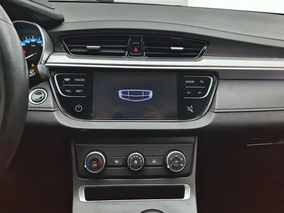Geely Emgrand 2020 — фото 13