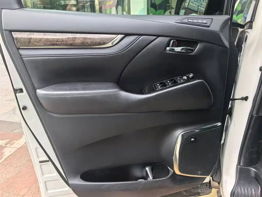 Toyota Alphard 2020 — фото 10