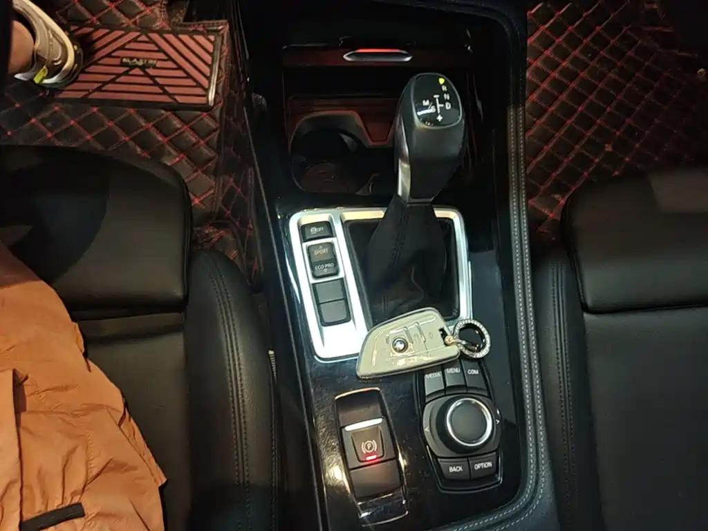 BMW 1 Series 2018 — фото 14