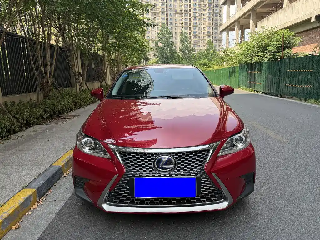 Lexus CT 2018 — фото 1