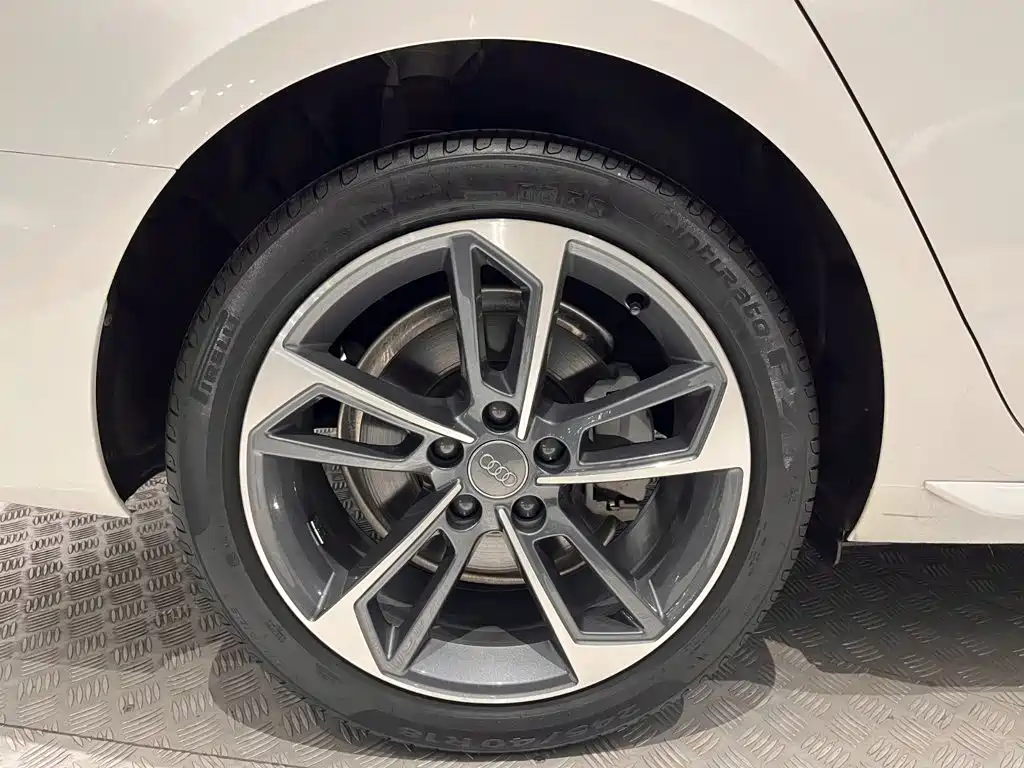 Audi A4L 2024