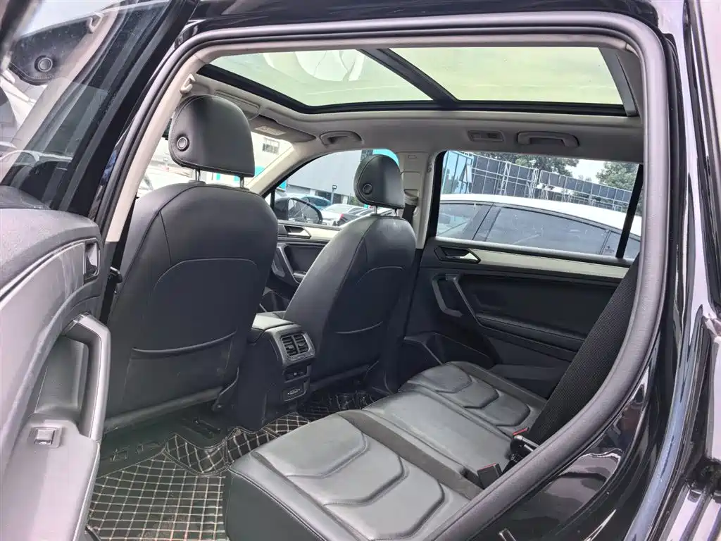 Volkswagen Tiguan L 2020 — фото 9