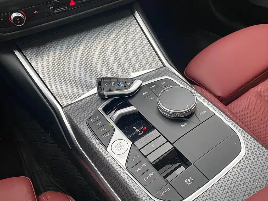 BMW 3 Series 2025 — фото 14