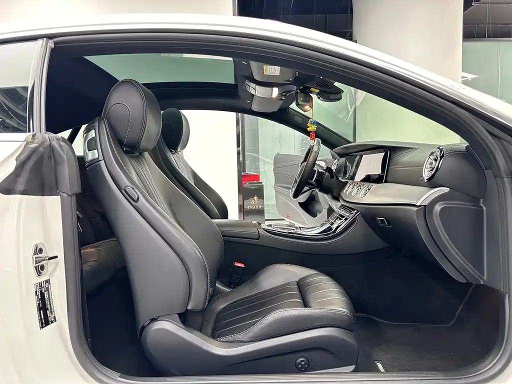Mercedes-Benz E-Class 2022 — фото 13