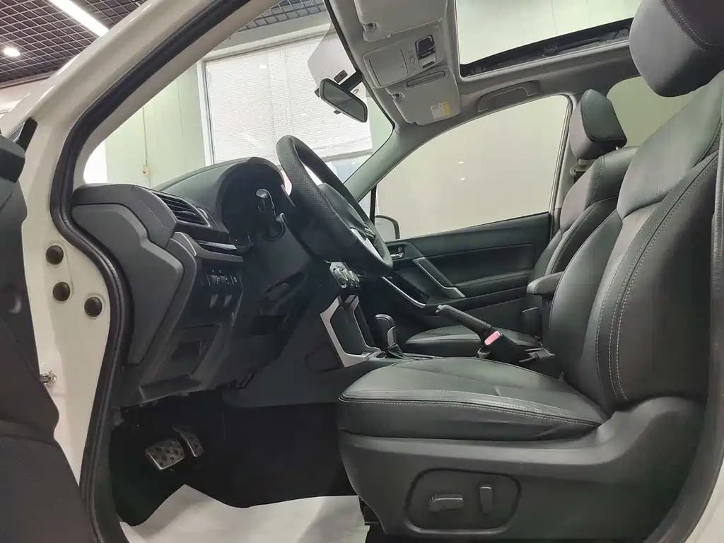 Subaru Forester 2017 — фото 14