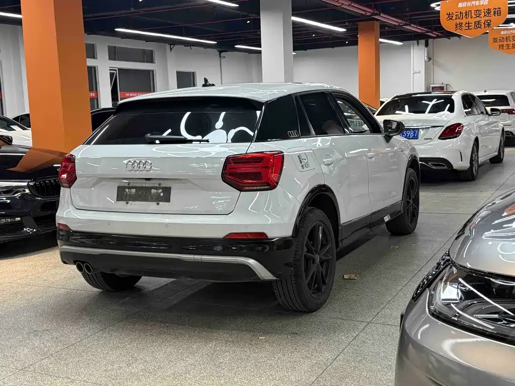 Audi Q2L 2019