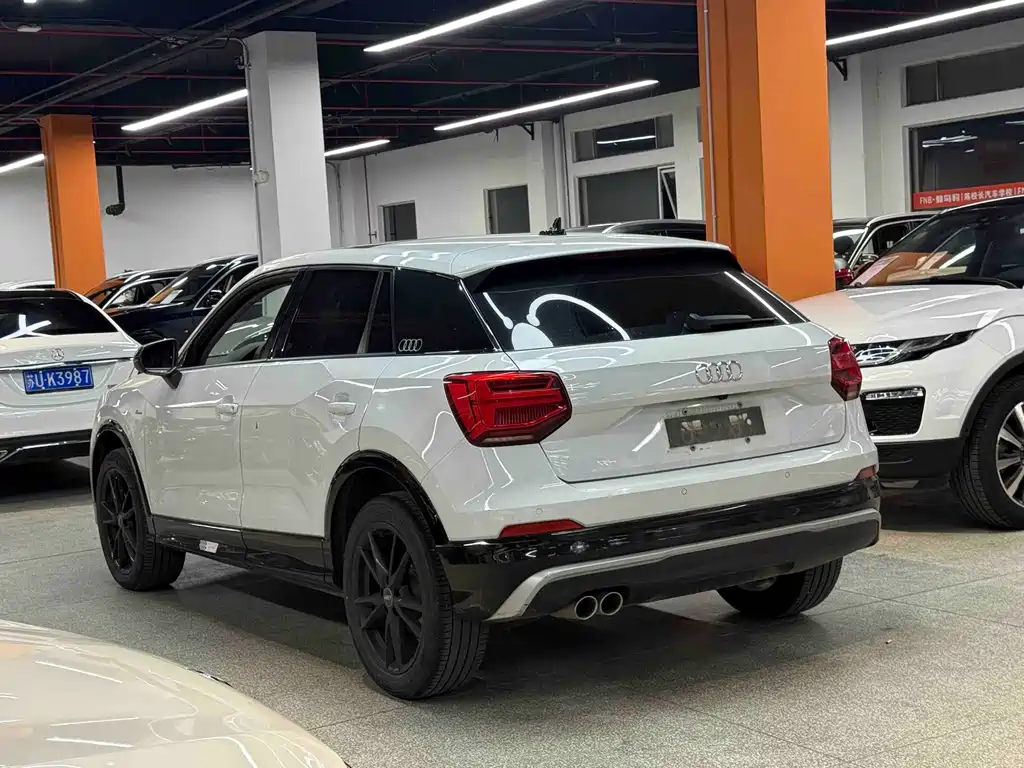 Audi Q2L 2019