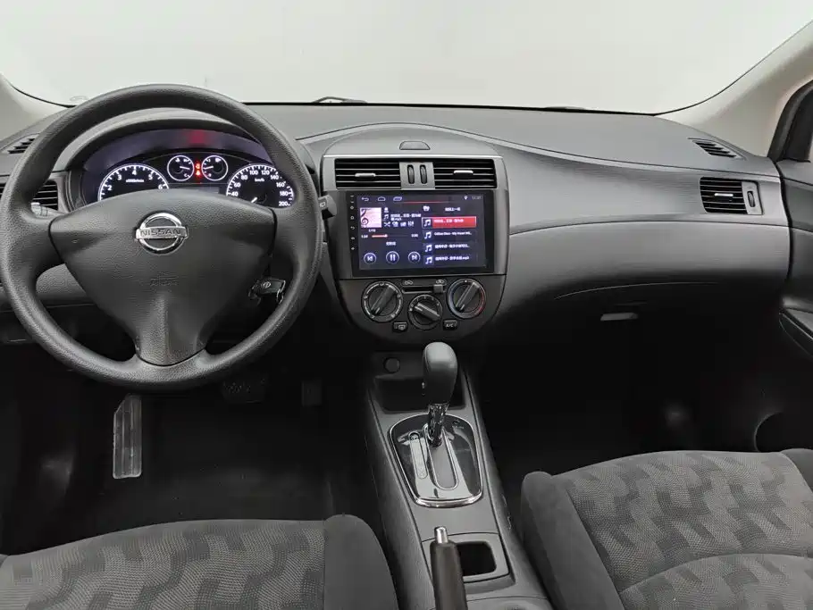 Nissan Tiida 2015 — фото 12