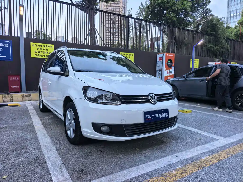 Volkswagen Touran 2015