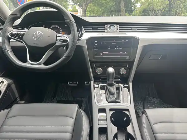 Volkswagen Magotan 2025