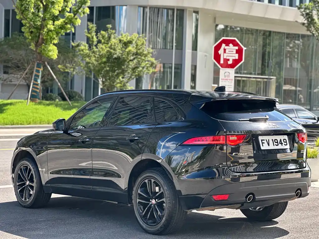 Jaguar F-PACE 2021 — фото 37