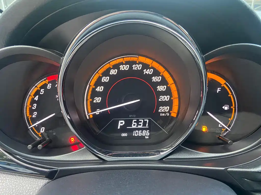 Toyota Yaris L 2023 — фото 16