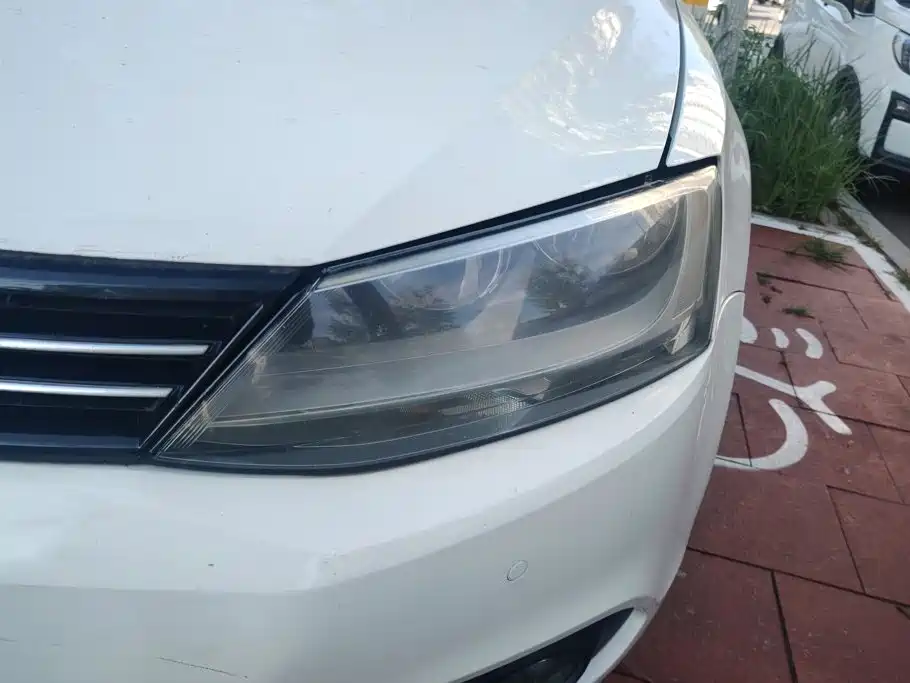 Volkswagen Sagitar 2014