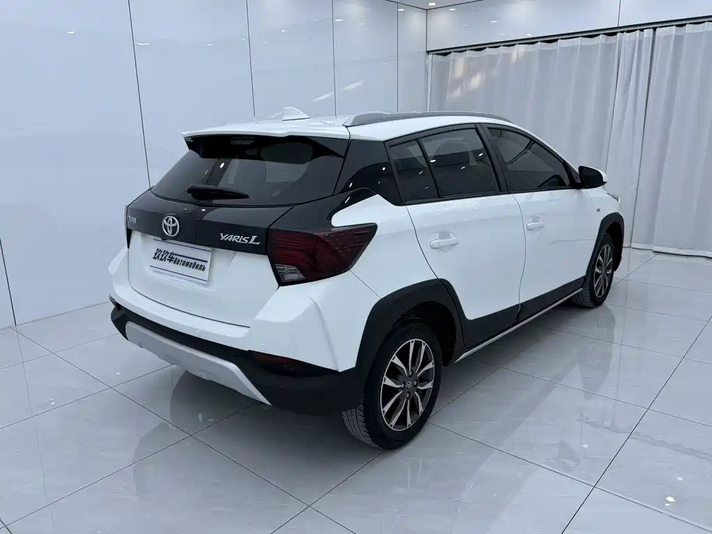 Toyota Yaris L 2022