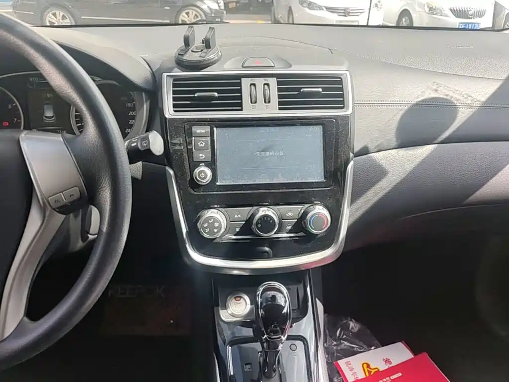 Nissan Tiida 2018 — фото 13