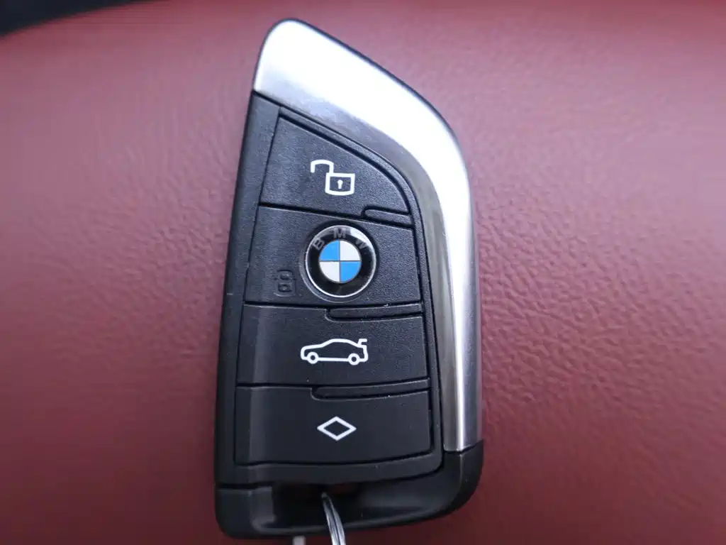 BMW 3 Series 2023 — фото 25