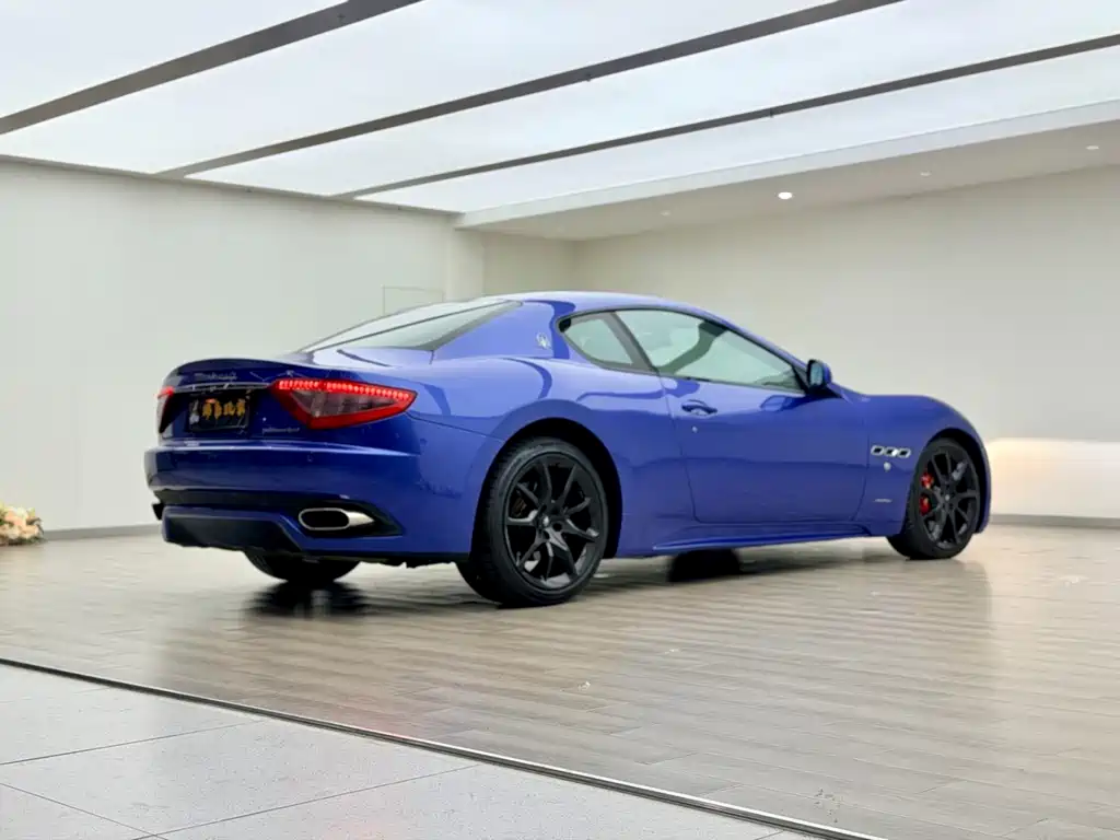 Maserati GranTurismo 2015 — фото 6
