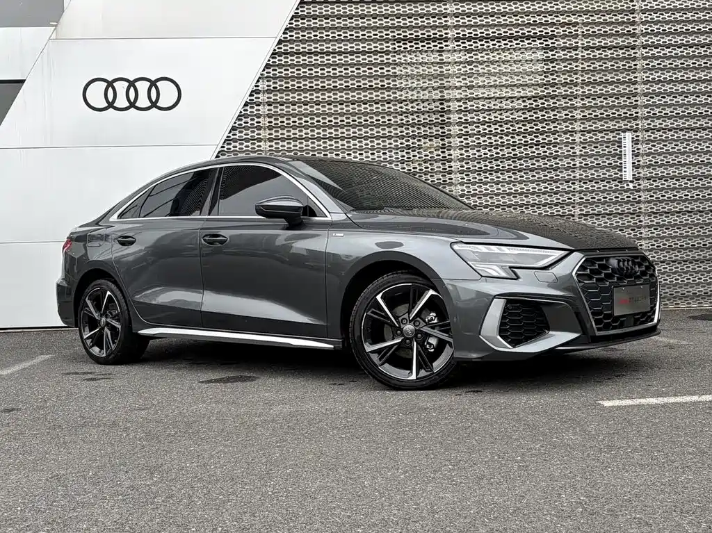 Audi A3 2021 — фото 12