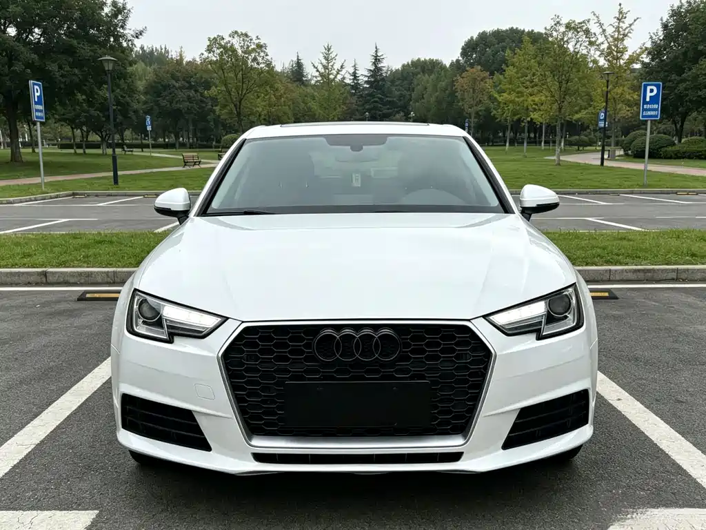 Audi A4L 2016