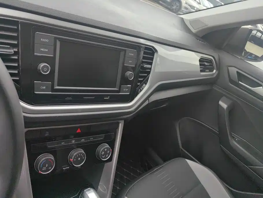 Volkswagen T-Roc 2020 — фото 13
