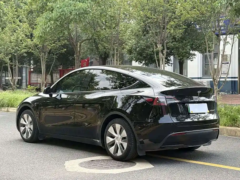Tesla Model Y 2023 — фото 11