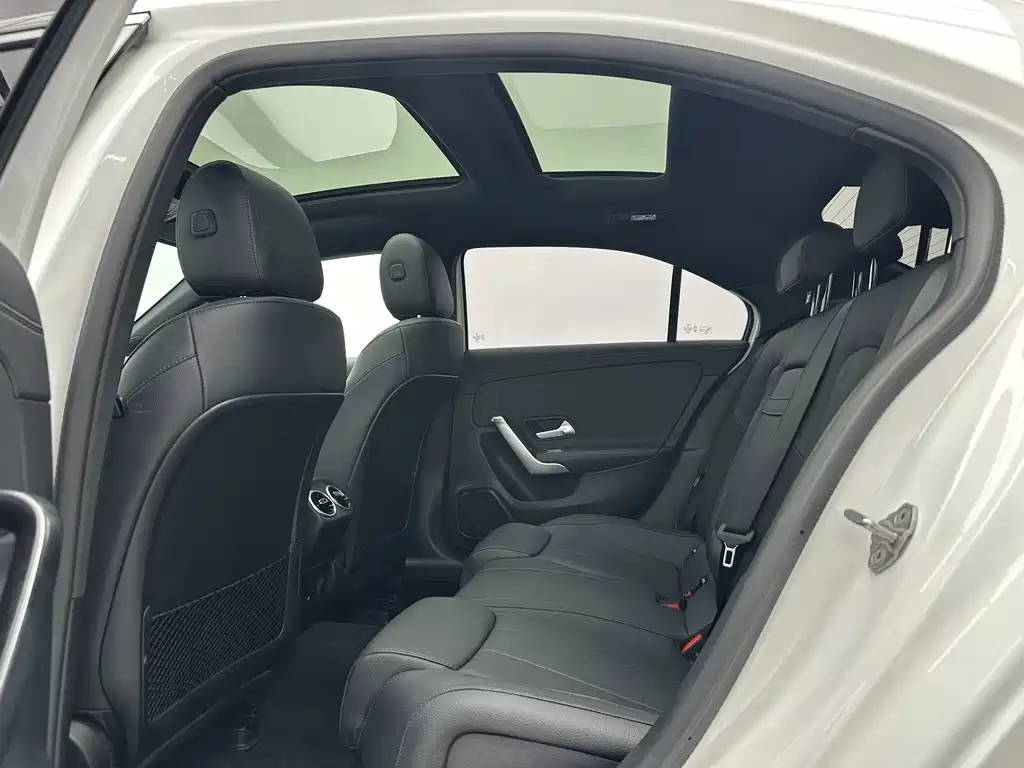 Mercedes-Benz A-Class 2023 — фото 6