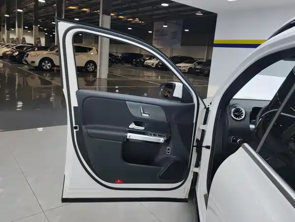 Mercedes-Benz GLB 2021