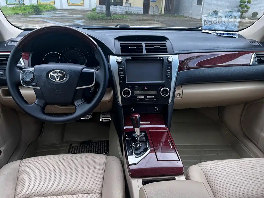 Toyota Camry 2014 — фото 8