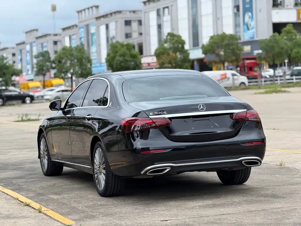Mercedes-Benz E-Class 2022 — фото 10