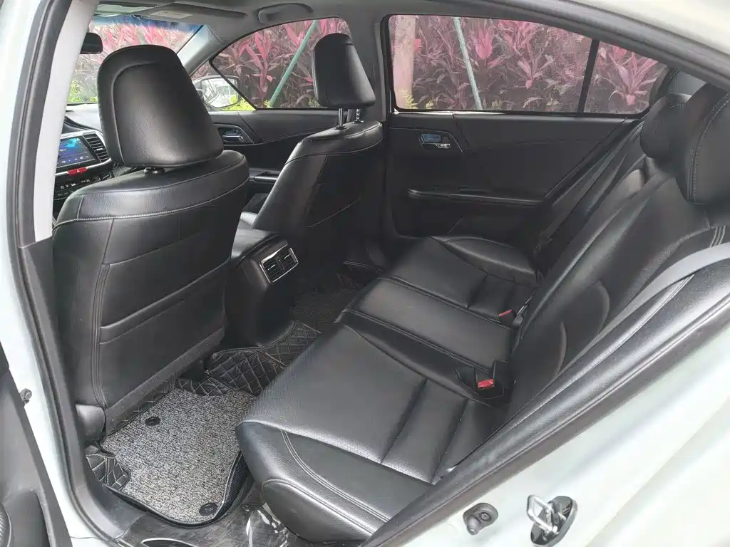 Honda Accord 2016 — фото 13