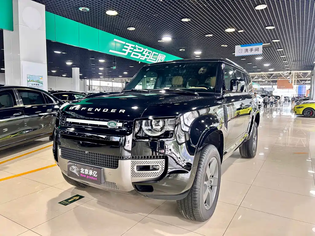 Land Rover Defender 2025 — фото 1
