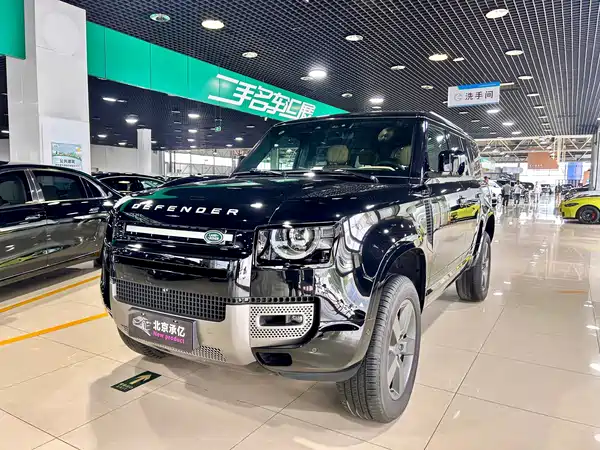 Land Rover Defender 2025