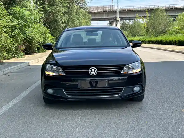 Volkswagen Sagitar 2013