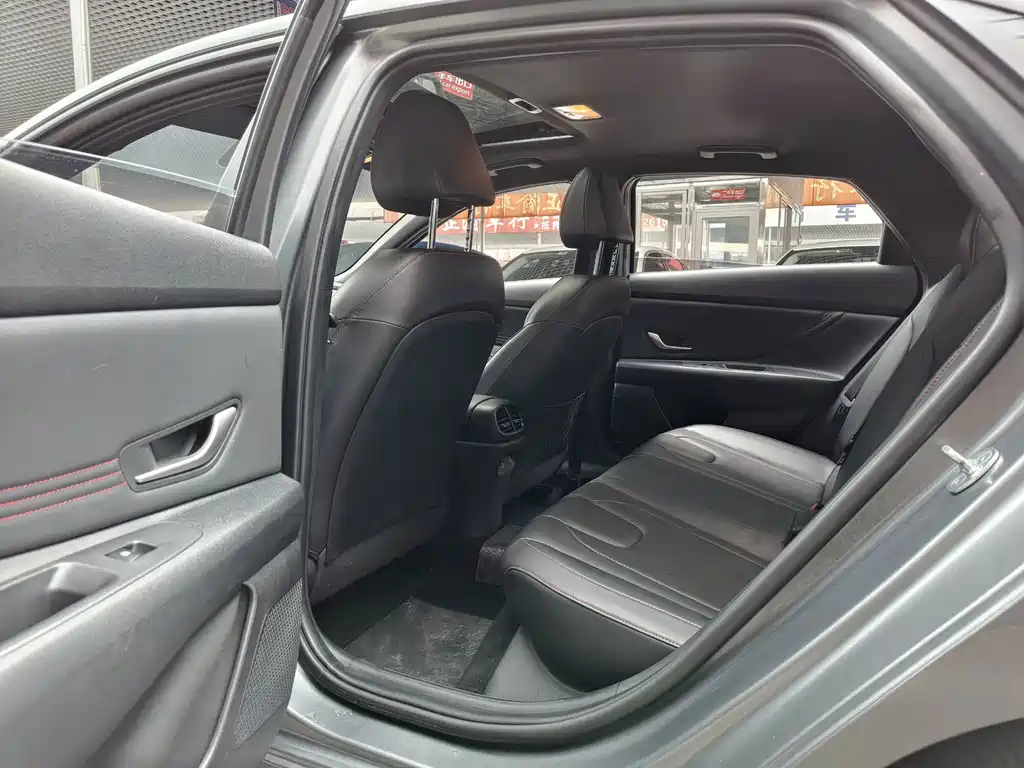 Hyundai Elantra 2023 — фото 14