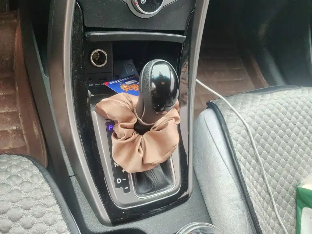 Hyundai Elantra 2015 — фото 10