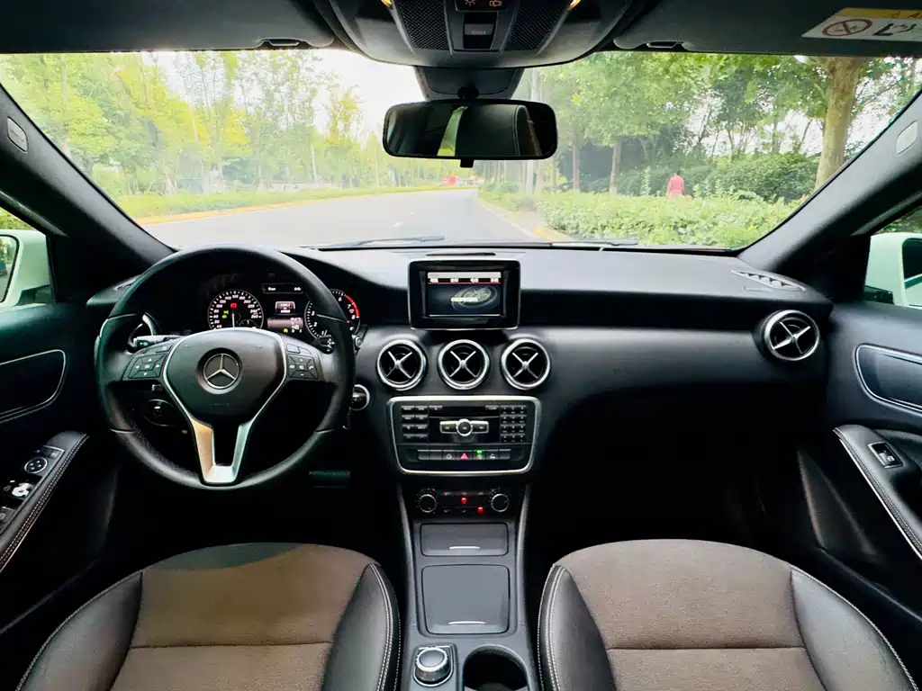 Mercedes-Benz A-Class 2016 — фото 9