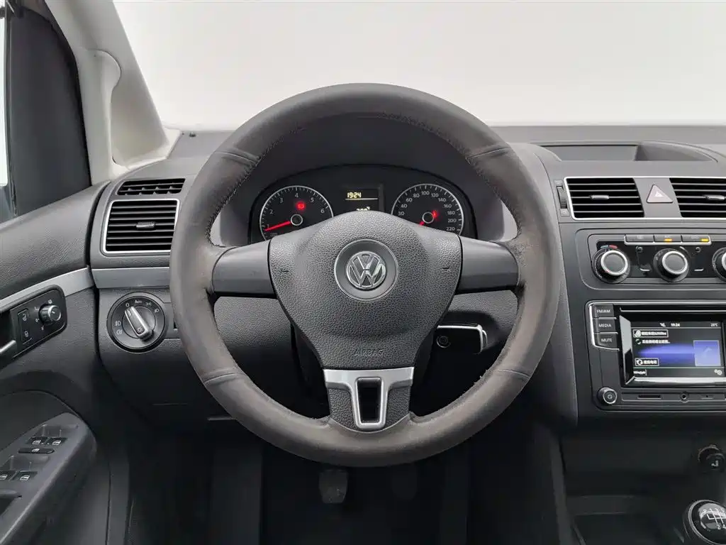 Volkswagen Touran 2015 — фото 11
