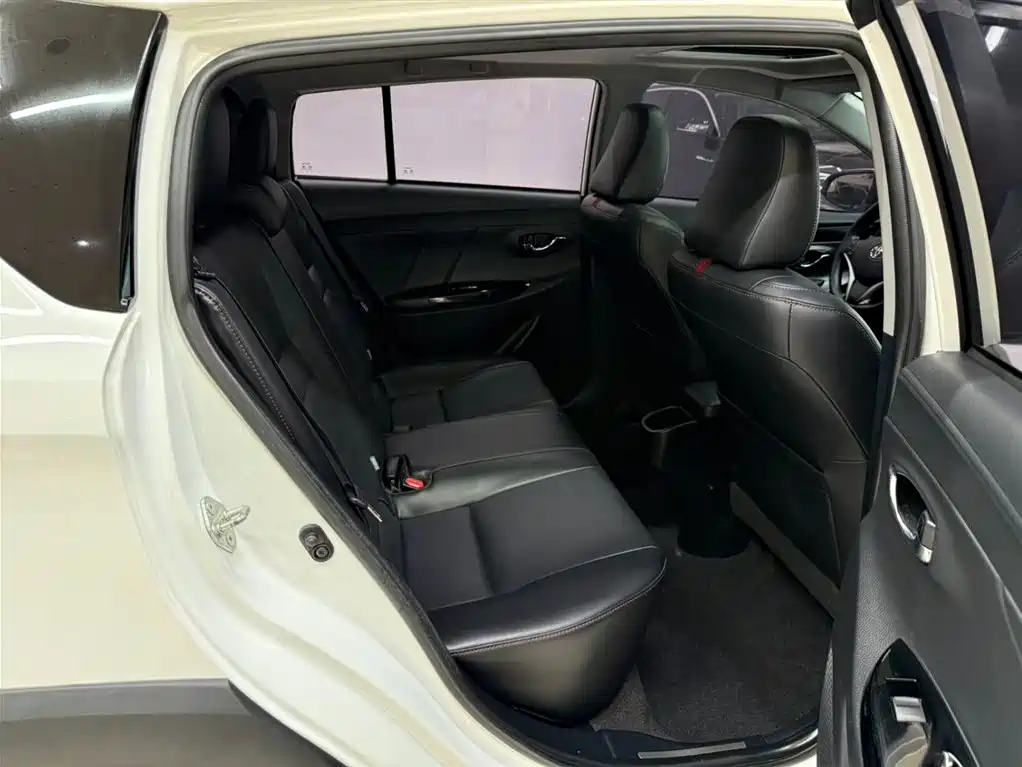 Toyota Yaris L 2022 — фото 21