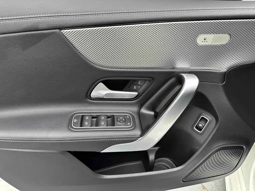 Mercedes-Benz A-Class 2022 — фото 10